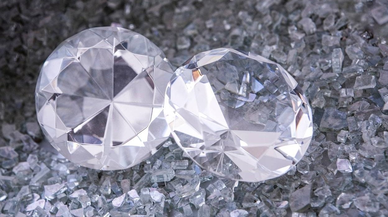 Los ingredientes más valiosos, como los diamantes, también forman parte de algunos cosméticos.