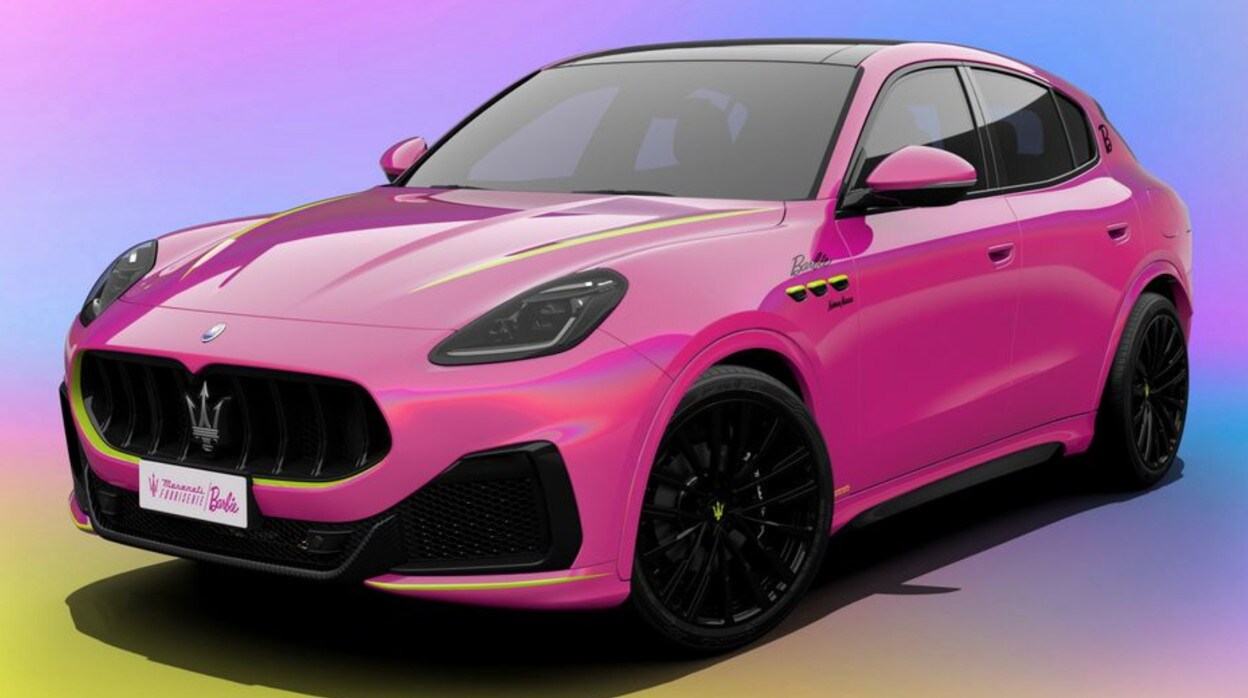 El coche de lujo de la Barbie es un Maserati Grecale rosa