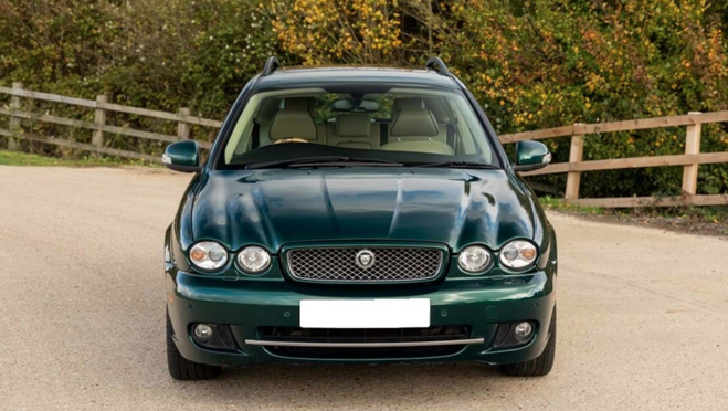 Este vehículo ha sido conducido personalmente por la reina Isabel II