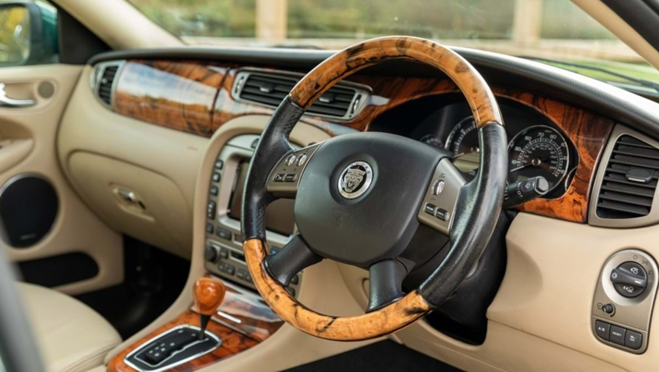 El vehículo presenta un estado de conservación impecable