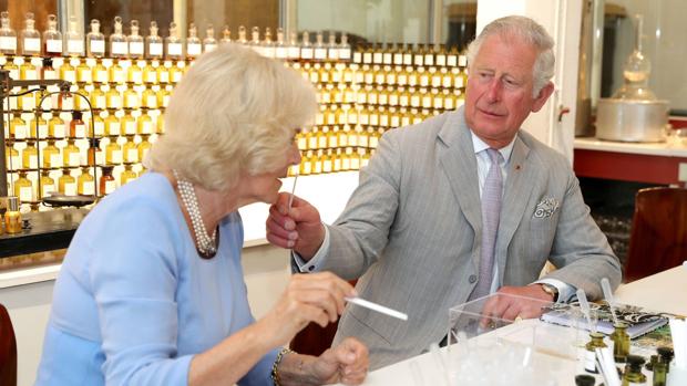 Así es el perfume que el rey Carlos III ha creado en colaboración con una célebre marca inglesa
