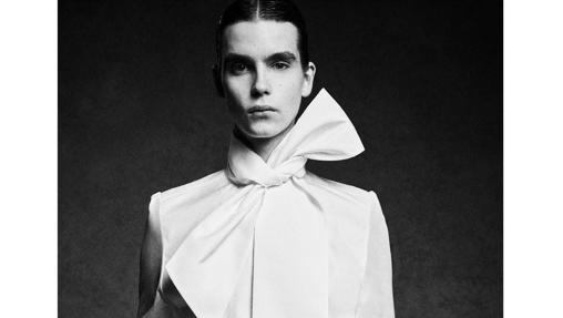 Blusa con lazo blanco de Yves Saint Laurent