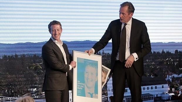 El CEO de Facebook, Mark Zuckerberg y el presidente de Axel Springer SE, en Berlín
