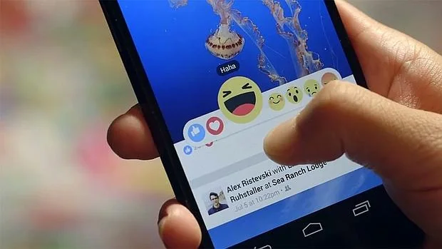 Detalle del funcionamiento de Facebook Reactions, una lista de emociones
