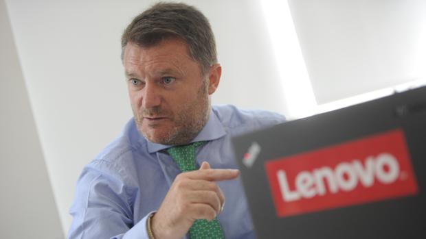 Alberto Ruano, director general de Lenovo Iberia, durante la entrevista con ABC
