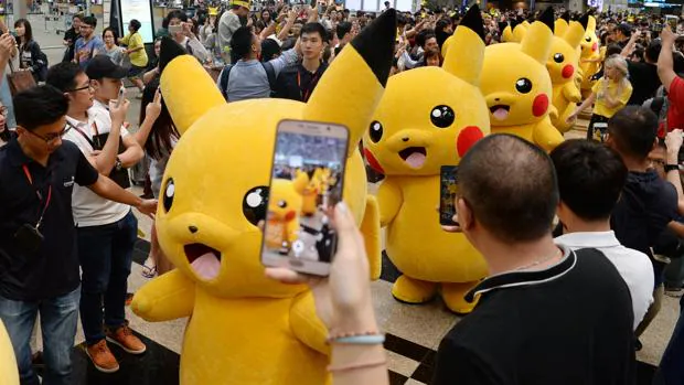  Fans de Pokémon Go celebran su llegada en Singapur