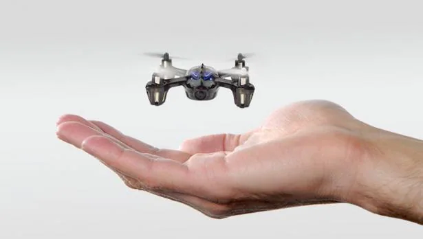 Detalle de un dron de pequeás dimensiones