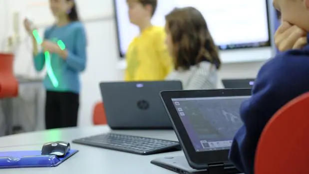 Apple elige a tres colegios españoles para un programa piloto de programación