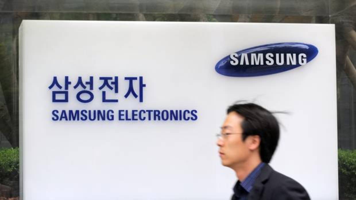 Samsung retuvo el trono de las ventas de teléfonos móviles en un convulso año