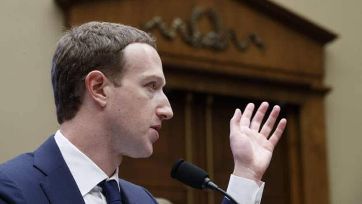 El fundador y presidente ejecutivo de Facebook, Mark Zuckerberg, en el Congreso