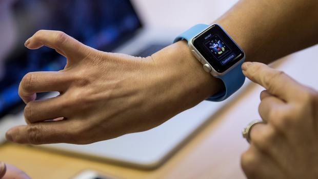 Un Apple Watch salva la vida a un hombre al avisarle de que fuera a Urgencias