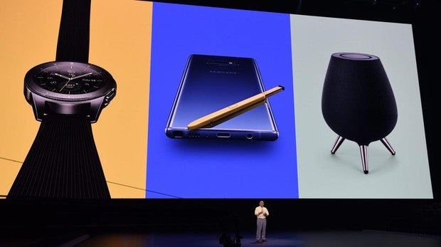 Más allá de los móviles: Samsung presenta altavoces y relojes inteligentes