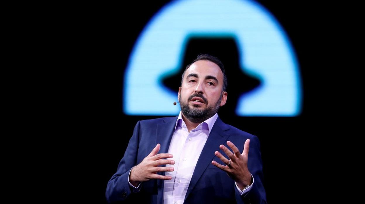 Alex Stamos, exjefe de seguridad de Facebook, durante una intervención