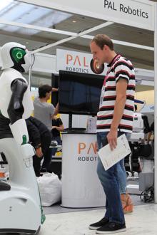 Los robots conquistan Madrid en son de paz