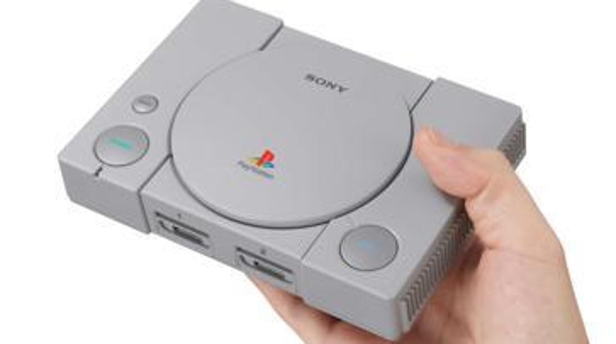Detalle de la consola mini de Sony, la PlayStation