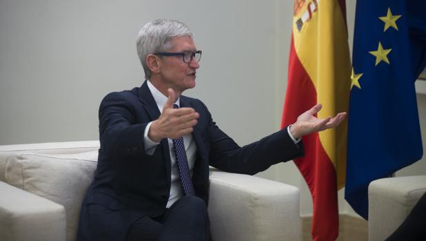 Tim Cook defiende el derecho a la privacidad digital y pide una legislación en EE.UU. para protegerla