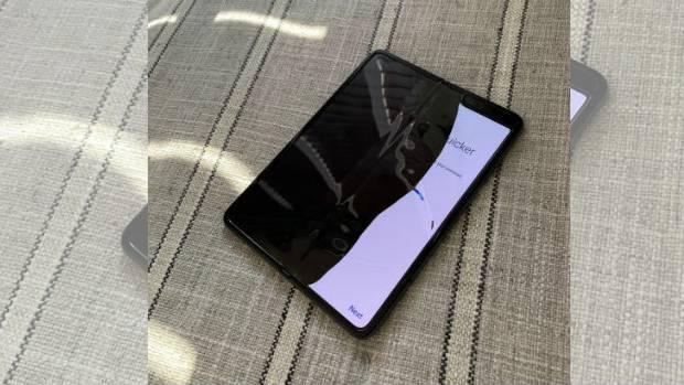 Samsung Galaxy Fold: el primer teléfono plegable se rompe tras solo un día de uso