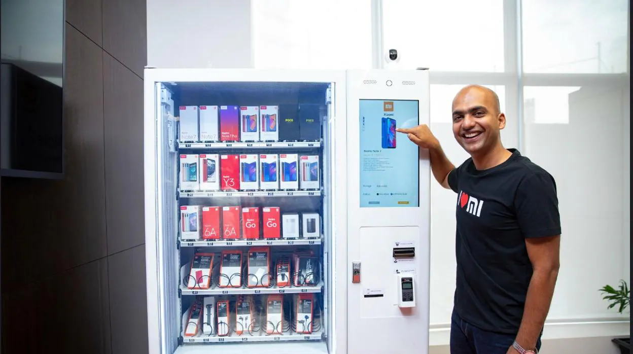 Ya puedes comprar un teléfono móvil en una máquina expendedora gracias a Xiaomi