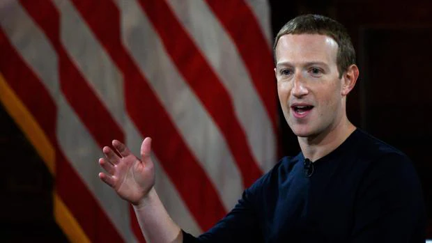 Zuckerberg reescribe la historia de Facebook para defender la libertad de expresión