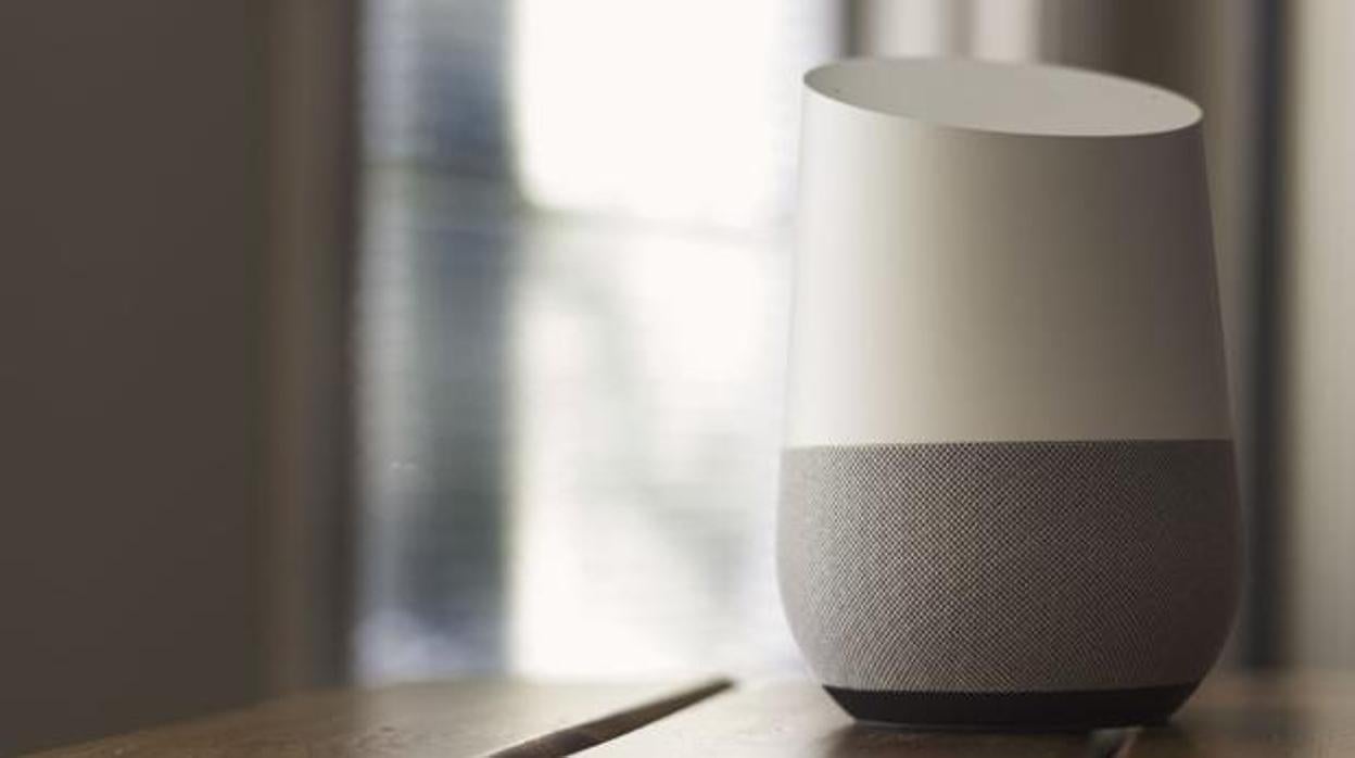 Las «apps» de terceros para los altavoces Google Home y Alexa también pueden espiarte