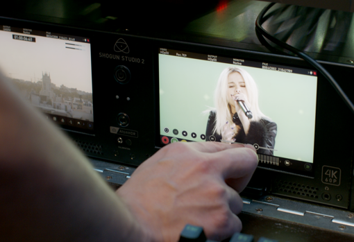 Imagen con la grabación de la artista Selena Gómez