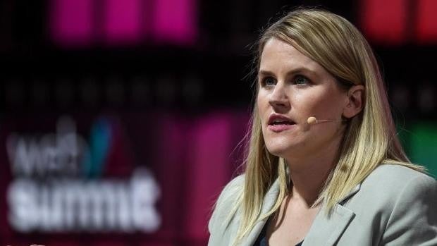 La garganta profunda de Facebook insta a Zuckerberg a dimitir