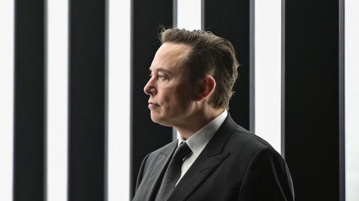 «Es el capricho de un megalómano»: las razones de Elon Musk para comprar la ruinosa Twitter