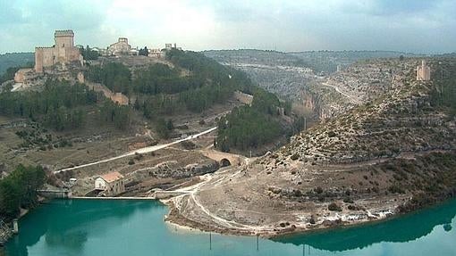 Vista de Alarcón, entre las hoces del Júcar