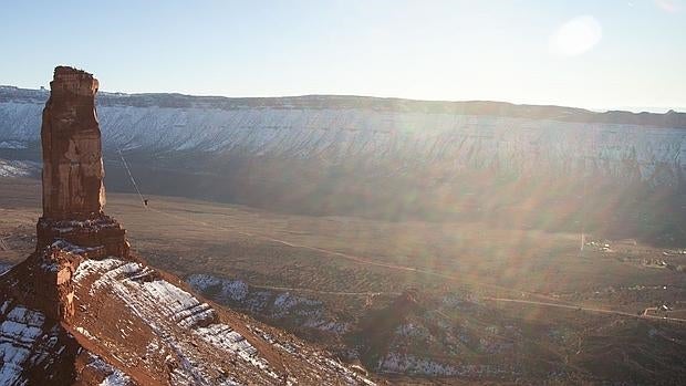 La figura de Théo Sanson es una miniatura entre estos picos de Utah