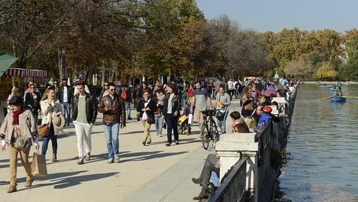 Día de paseo junto al lago del Retiro