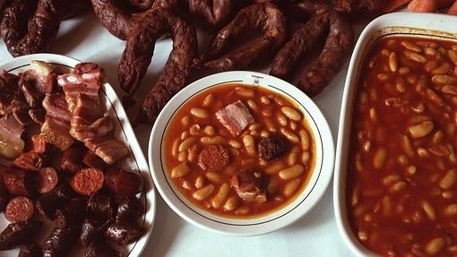 Fabada en el restaurante La Hoja