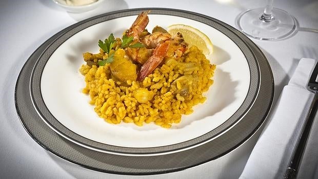 Singapore Airlines servirá paella y suquet en sus vuelos