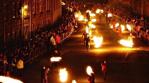 Una de las fiestas del fuego que se celebran en Escocia