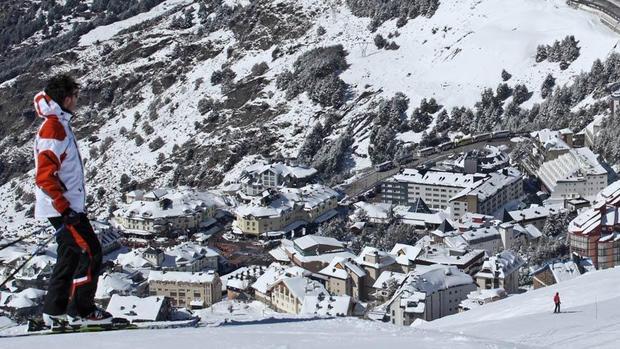 Sierra Nevada se tiñe de blanco para los esquiadores. Fuente: sierranevada.es