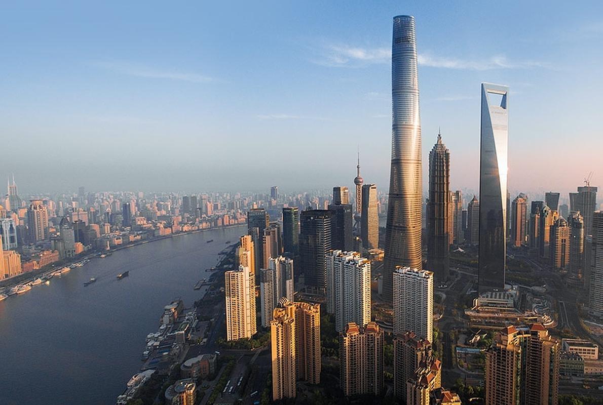 La Torre Shanghai destaca en el skyline de la ciudad