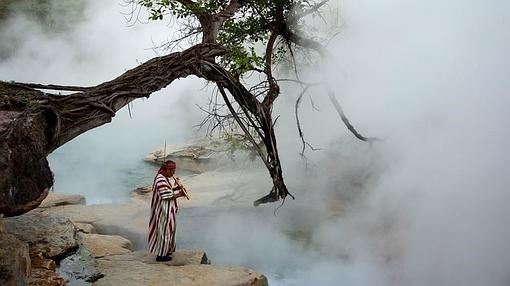 Los hamanes locales dicen que el río recibe su calor del espíritu de una serpiente gigante llamada Yacumama.