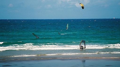 Las mejores playas para hacer surf en invierno