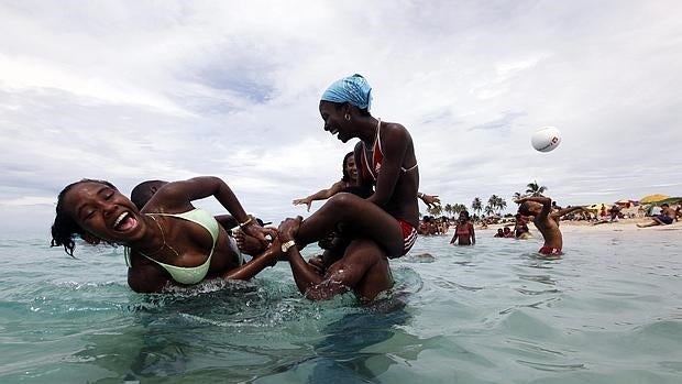 Un día de playa en las afueras de La Habana