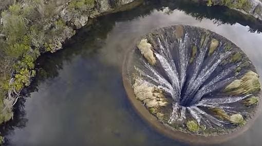 Los misteriosos agujeros en algunos lagos del mundo