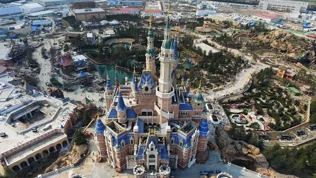 El primer parque Disney en China, visto desde el cielo