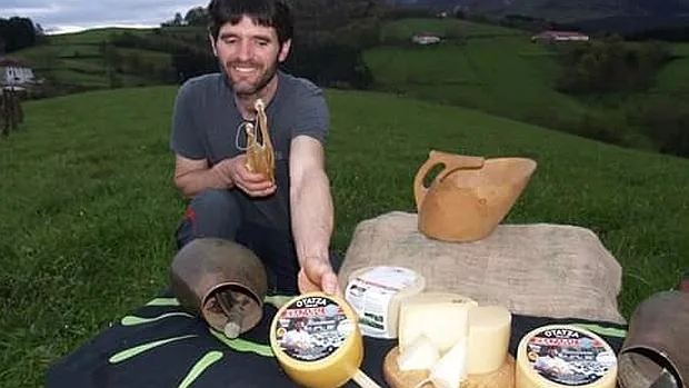 Joseba Insausti, con sus quesos