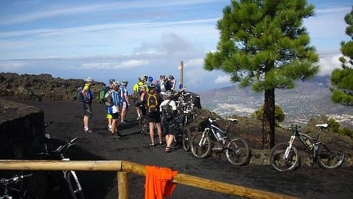 Bici y estrellas: dos buenas combinaciones en el mirador de los Llanos del Jable, uno de los miradores astronómicos de la isla