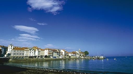 Panorámica del puerto de Luanco