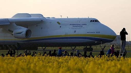 El extraño vuelo del avión de carga más grande del mundo