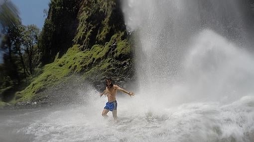 Alma Salvaje en las cascadas de Ixtapan del Oro (México).