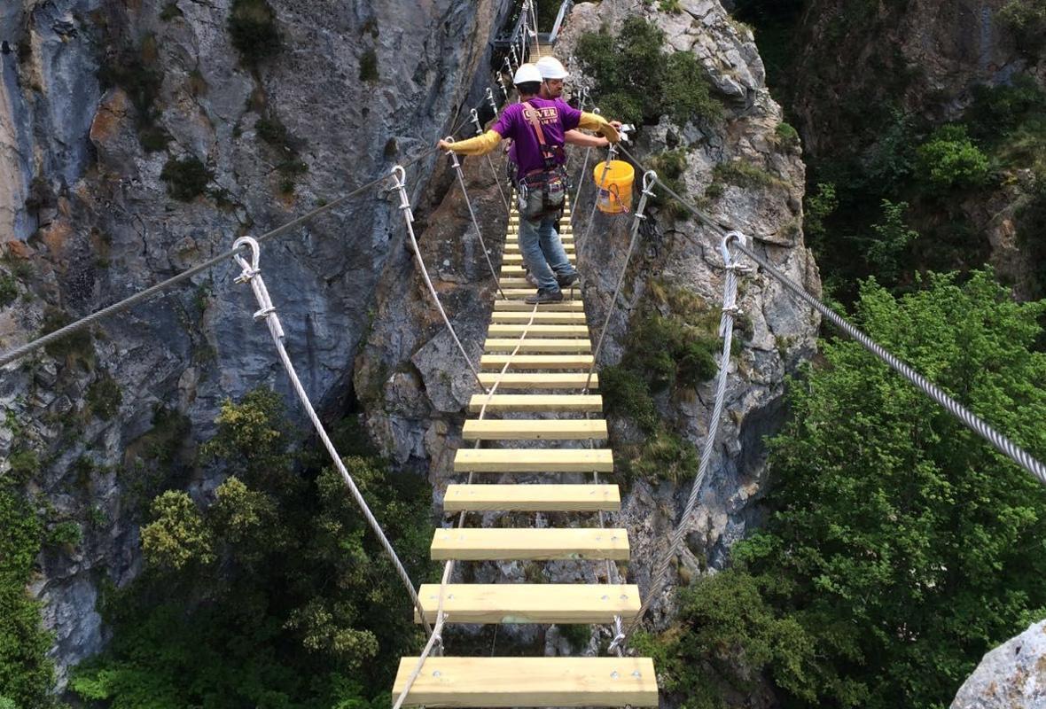 Este puente tibetano forma parte de la nueva vía ferrata del Cares