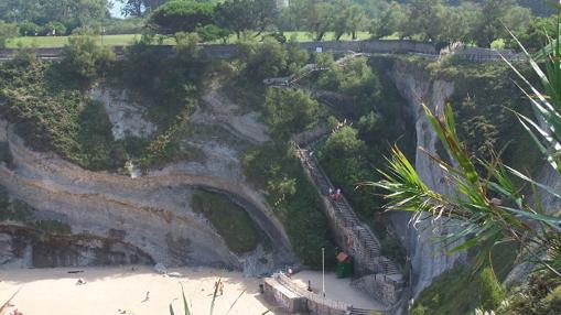 Acceso a la playa desde el parque