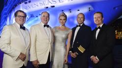 Alberto de Mónaco y la princesa Charlene, en la inauguración del barco