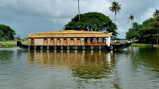 Casa barco en el lago de Ashtamudi, uno de los más visitados con 200 kilómetros cuadrados