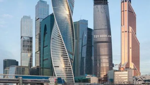 La silueta retorcidad de la Evolution Tower, en Moscú